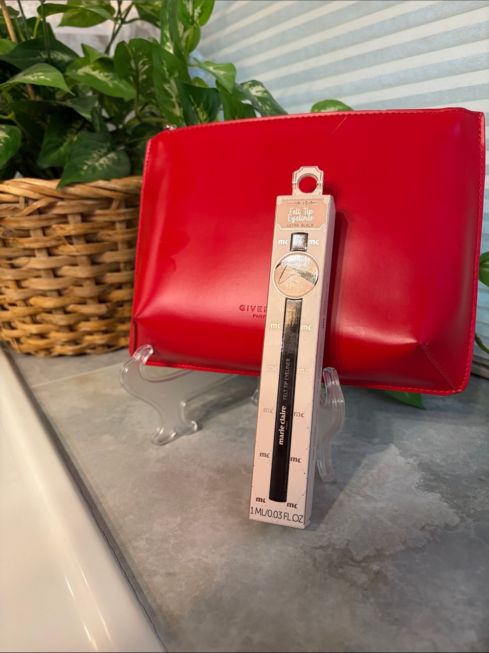 Givenchy parfums Bright Red Faux Leather Cosmetic Pouch & Marie Claire eyeliner - Picture 4 of 11